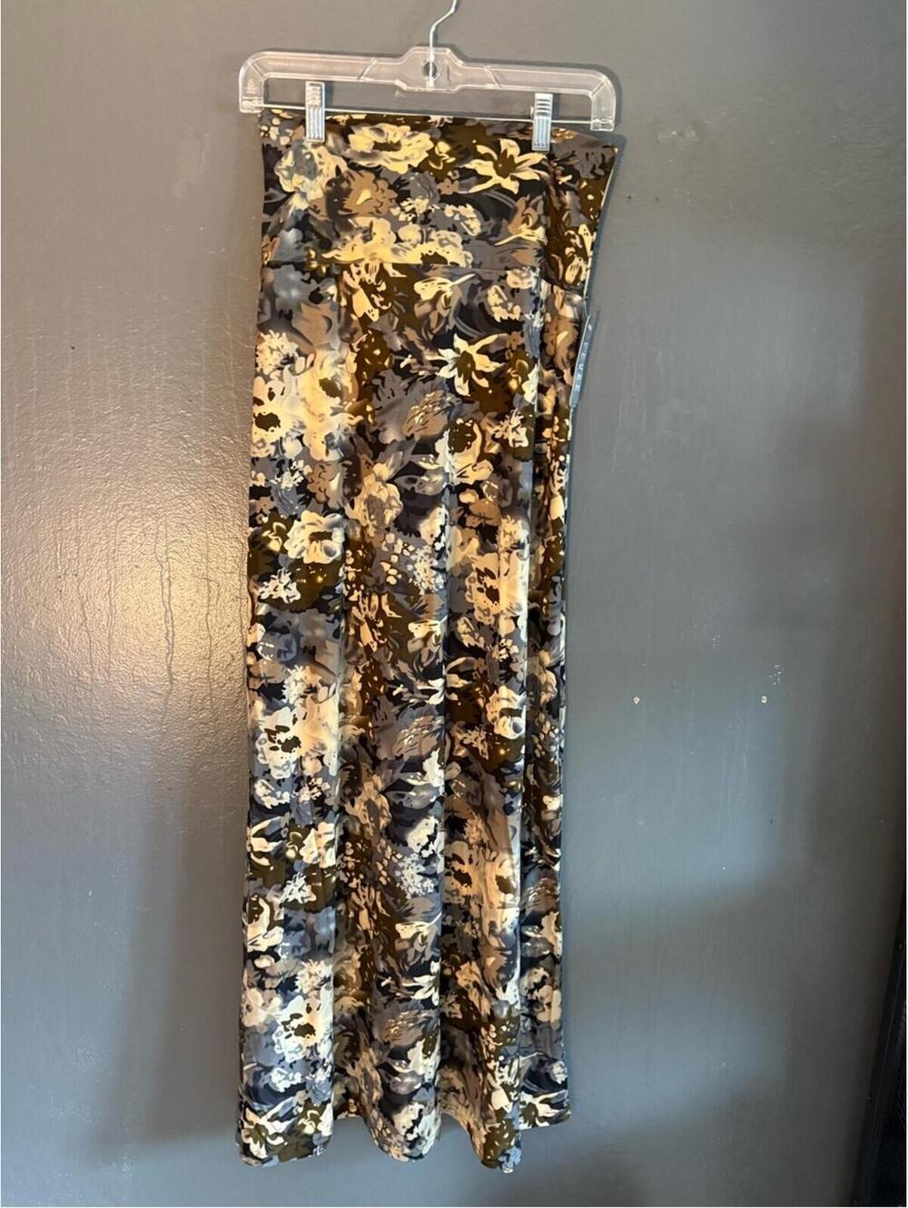 Eevee Women’s Floral Maxi Skirt New With Tags